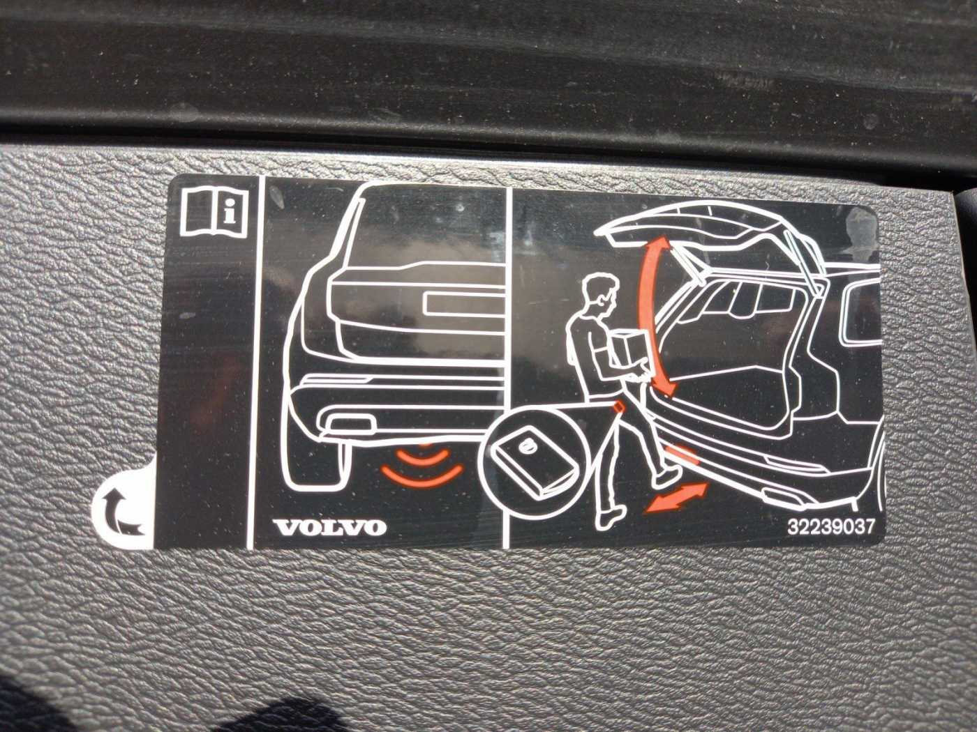Volvo  B4 (Benzin)  Inscription Keyless  Cam Leder