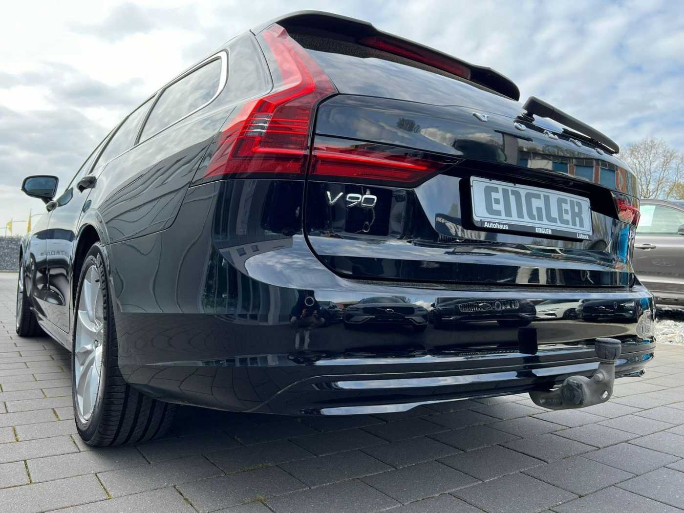 Volvo  B4 (Diesel) Momentum Pro Stdhzg. Cam Navi
