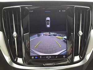 Volvo  B4 (Diesel) Plus Dark PanoDach Cam Navi